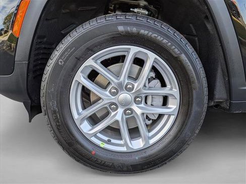 New 2025 Jeep Grand Cherokee Laredo X w/ Luxury Tech Group I image 9