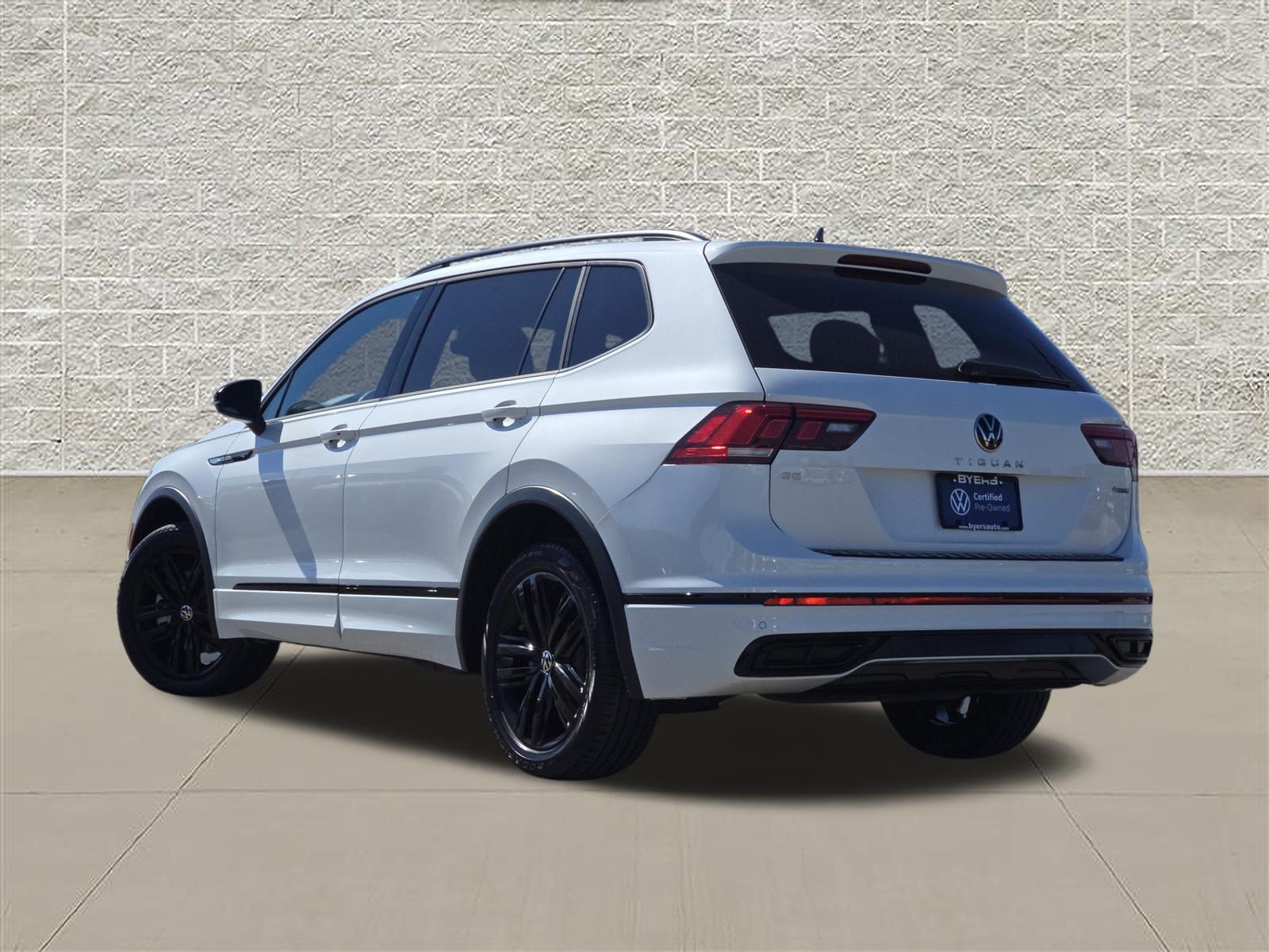 Certified 2022 Volkswagen Tiguan SE R-Line AWD/4WD image 5