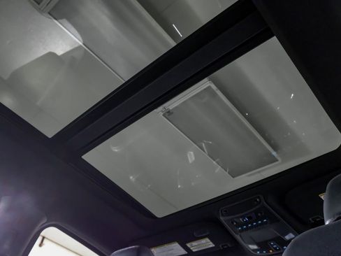 Used 2022 Ford F250 Platinum w/ FX4 Off-Road Package image 23