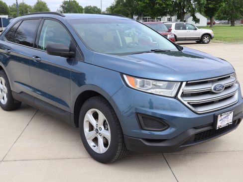 Used 2018 Ford Edge SE FWD image 3