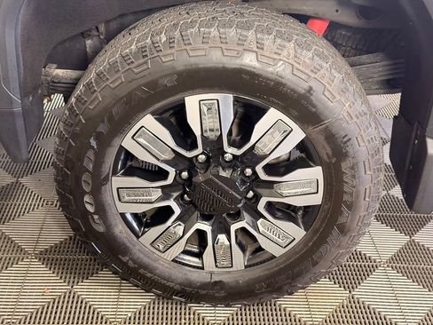Used 2024 GMC Sierra 2500 Denali AWD/4WD image 13