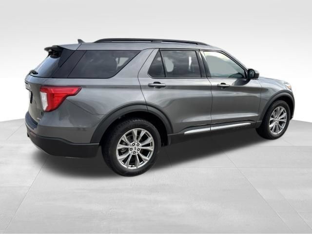 Used 2023 Ford Explorer XLT w/ Equipment Group 202A AWD/4WD image 5