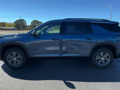 Used 2026 Chevrolet Traverse LT w/ Driver Confidence Package FWD image 5
