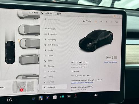 Used 2022 Tesla Model Y Long Range AWD/4WD image 32