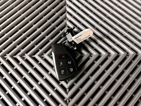 Used 2023 Buick Envision Avenir image 9