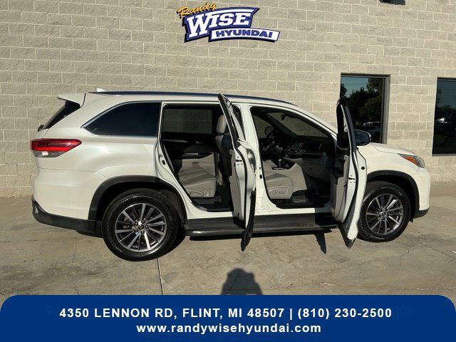 Used 2019 Toyota Highlander XLE FWD image 6