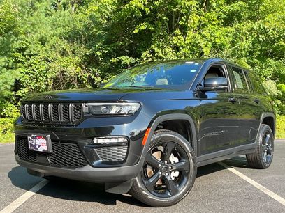 Used 2024 Jeep Grand Cherokee Limited w/ Black Appearance Package