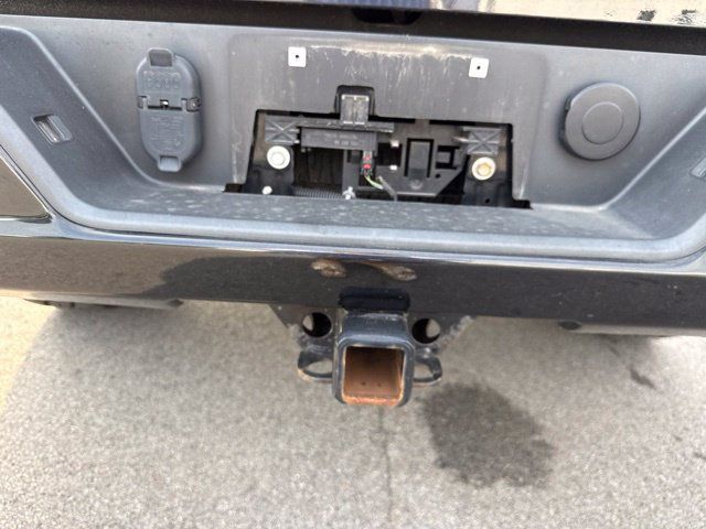 Used 2021 Chevrolet Silverado 1500 LT Trail Boss w/ LPO, Dark Essentials Package AWD/4WD image 5