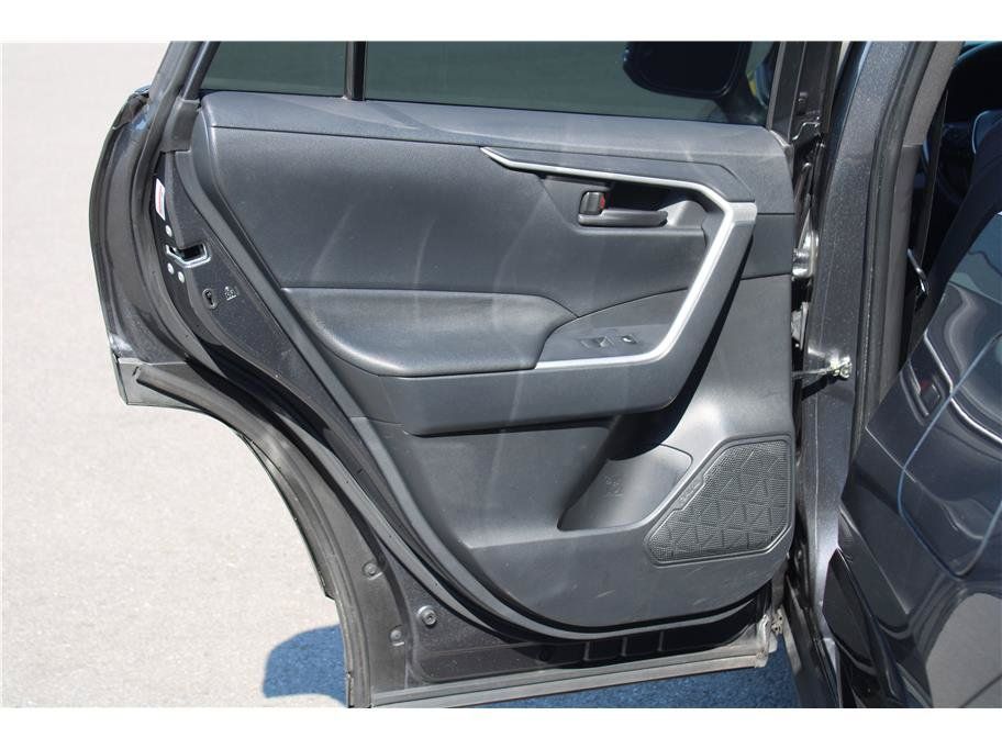 Used 2021 Toyota RAV4 SE w/ Weather & Moonroof Package AWD/4WD image 11