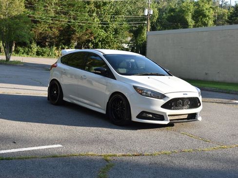 Used 2016 Ford Focus ST FWD image 9