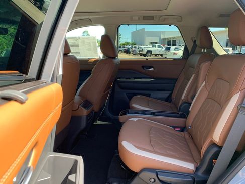 New 2026 Nissan Pathfinder Platinum FWD image 25