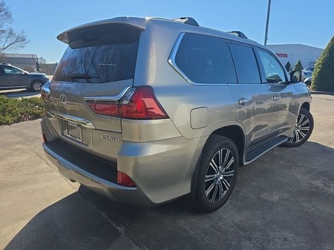 Used 2020 Lexus LX 570 4WD w/ 3rd Row & Luxury Pkg image 8