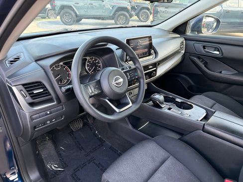 Used 2024 Nissan Rogue SV FWD image 10