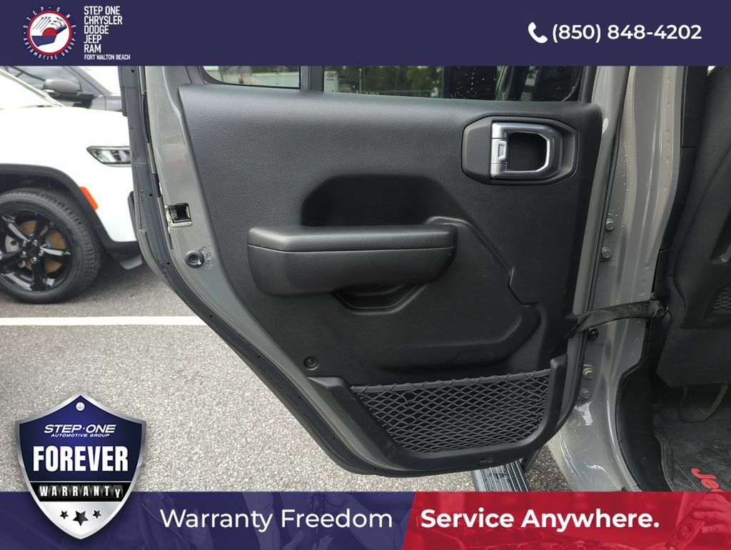Used 2021 Jeep Wrangler Unlimited Rubicon w/ LED Lighting Group AWD/4WD image 26