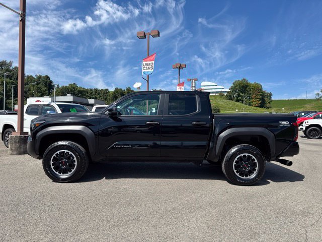 Used 2024 Toyota Tacoma TRD Off-Road AWD/4WD image 3