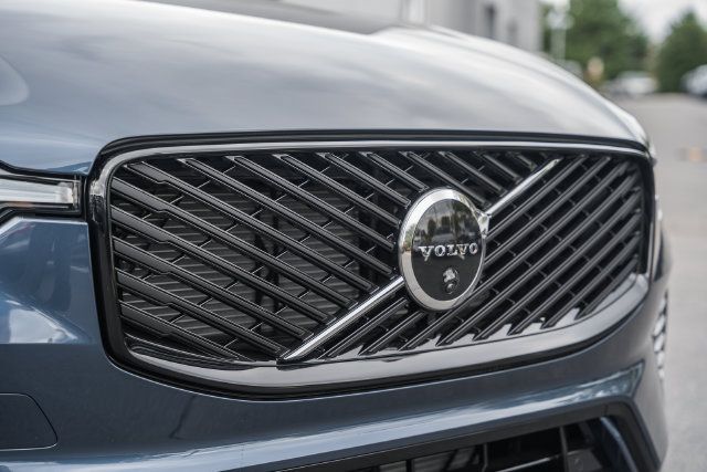 New 2027 Volvo XC60 B5 Ultra AWD/4WD image 13