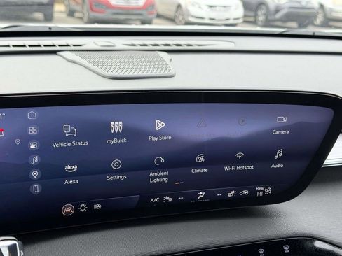 Used 2025 Buick Enclave Preferred image 4