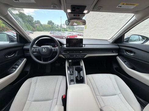 Certified 2025 Honda Accord SE image 17