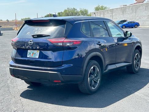 Used 2025 Nissan Rogue SV AWD/4WD image 3