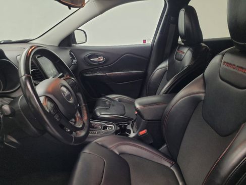 Used 2019 Jeep Cherokee Trailhawk AWD/4WD image 17