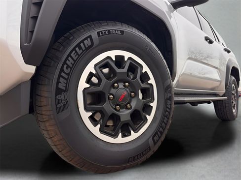 Used 2025 Toyota 4Runner TRD Off-Road image 10