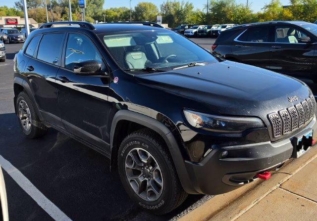 Used 2022 Jeep Cherokee Trailhawk w/ Premium Leather Package AWD/4WD image 3