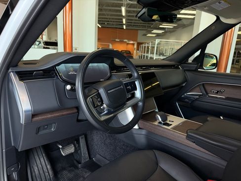 Used 2025 Land Rover Range Rover SE image 47