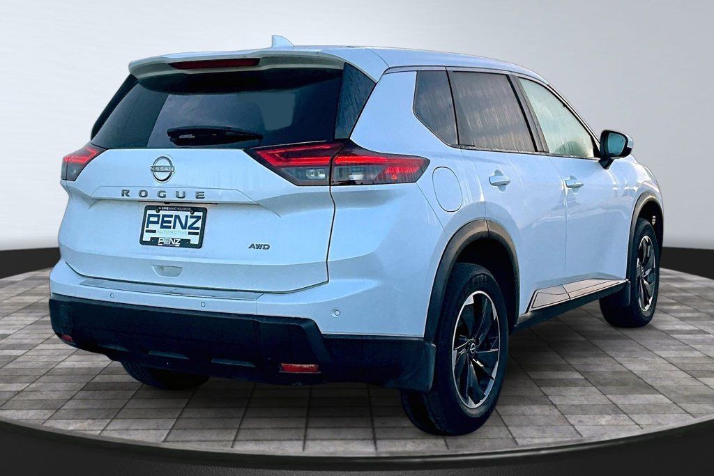 Used 2025 Nissan Rogue SV AWD/4WD image 6