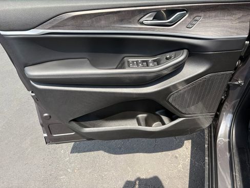 New 2025 Jeep Grand Cherokee L Limited w/ Luxury Tech Group II image 15