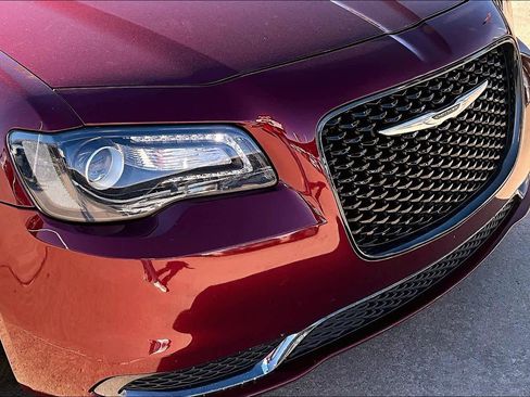 Used 2020 Chrysler 300 Touring w/ Sport Appearance Package image 28