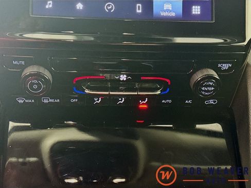 Used 2023 Jeep Grand Cherokee Laredo AWD/4WD image 19