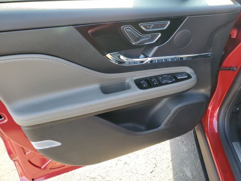 New 2026 Lincoln Corsair Premiere image 8