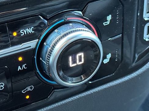 Used 2024 GMC Sierra 1500 SLT image 30