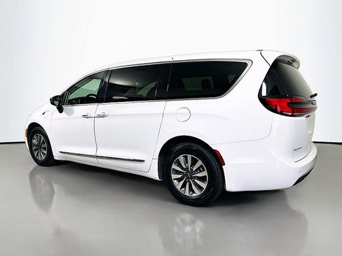 Used 2023 Chrysler Pacifica Limited FWD image 5