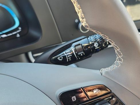 Certified 2025 Hyundai Elantra Sport image 29