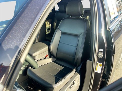 Used 2022 Volkswagen Atlas Cross Sport SE image 18