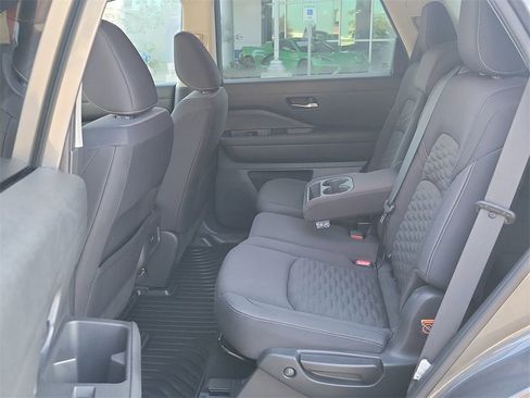 Used 2022 Nissan Pathfinder S image 21