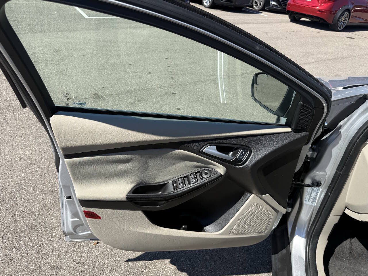 Used 2017 Ford Focus Electric Hatchback FWD image 21
