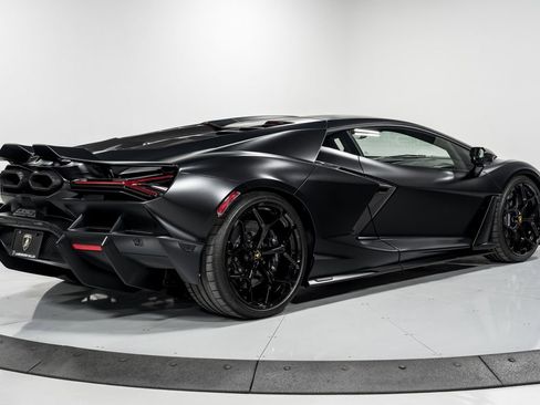 Used 2024 Lamborghini Revuelto image 3