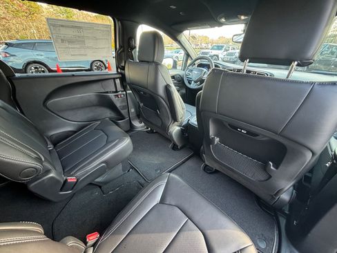 New 2026 Chrysler Pacifica Select image 19