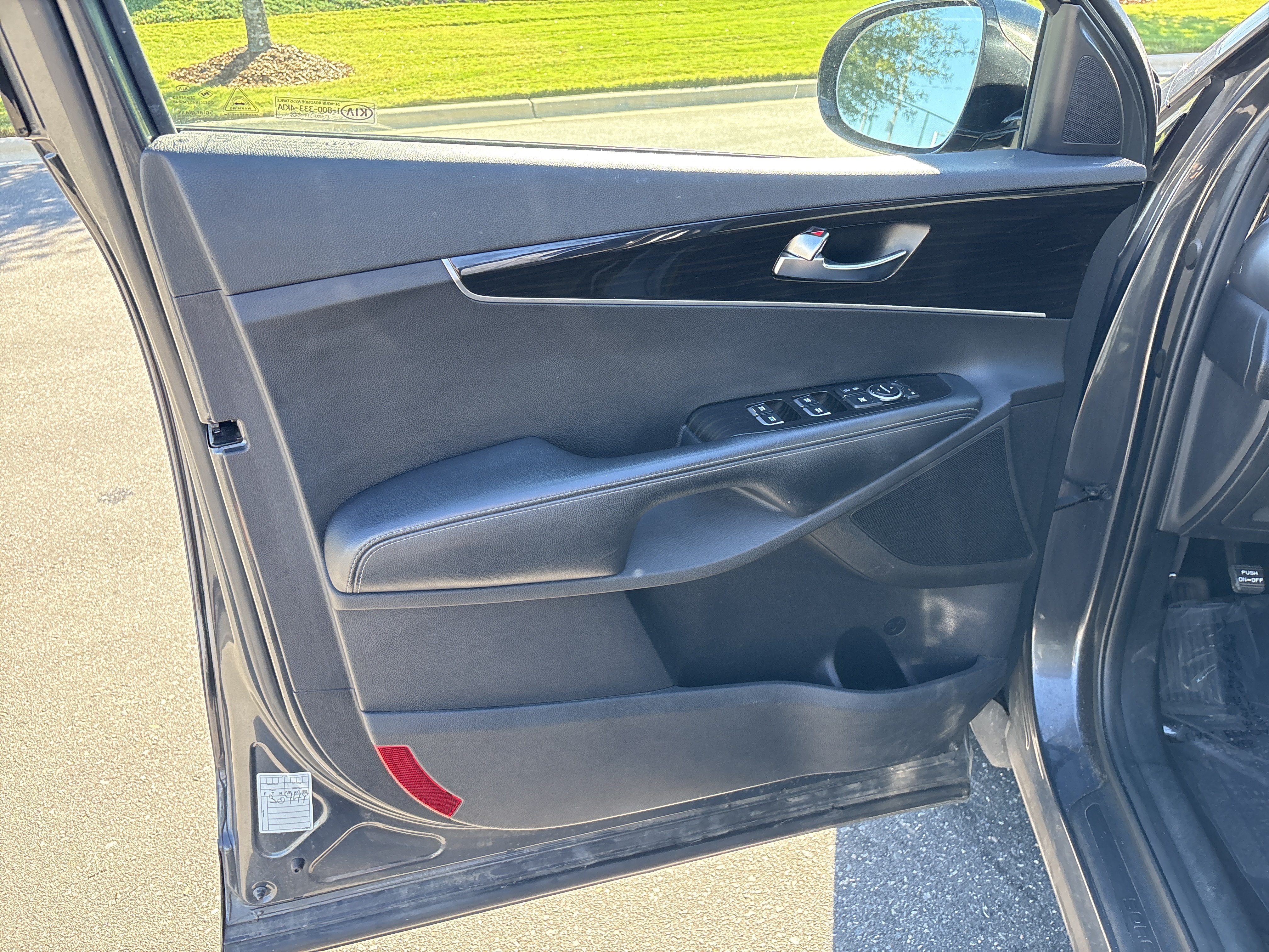 Used 2020 Kia Sorento FWD V6 image 15
