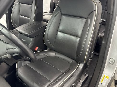 Used 2022 Chevrolet Traverse Premier w/ Redline Edition AWD/4WD image 9