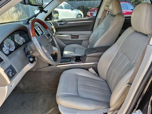 Used 2008 Chrysler 300 C w/ Navigation & Sound Group II image 10