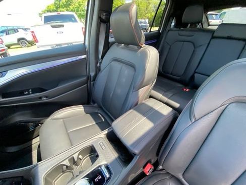 Used 2024 Jeep Wagoneer Launch Edition AWD/4WD image 11
