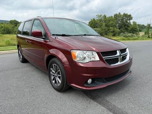 Used 2017 Dodge Grand Caravan SXT FWD image 3