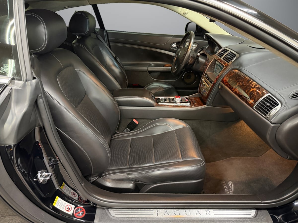 Used 2011 Jaguar XK Coupe RWD image 17
