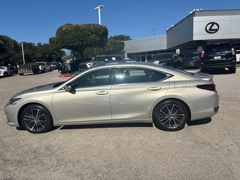 Used 2023 Lexus ES 300h w/ Premium Package FWD image 2