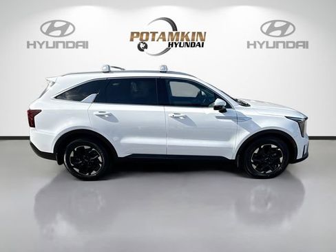 Used 2025 Kia Sorento S w/ Panoramic Sunroof Package FWD image 4
