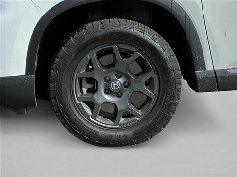 Used 2024 Honda Pilot TrailSport image 9