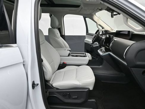 Certified 2025 Ford Expedition Max Platinum w/ Driver's Package AWD/4WD image 31